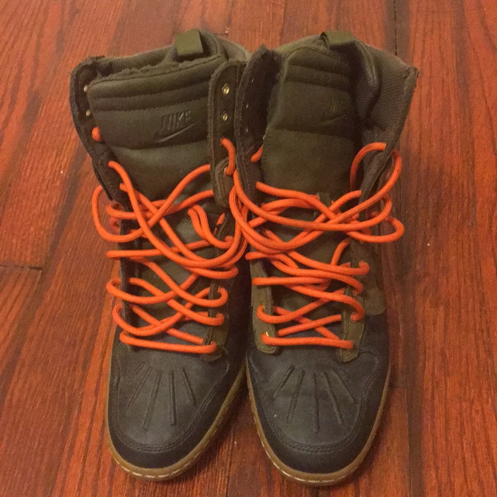 Nike wedge boot